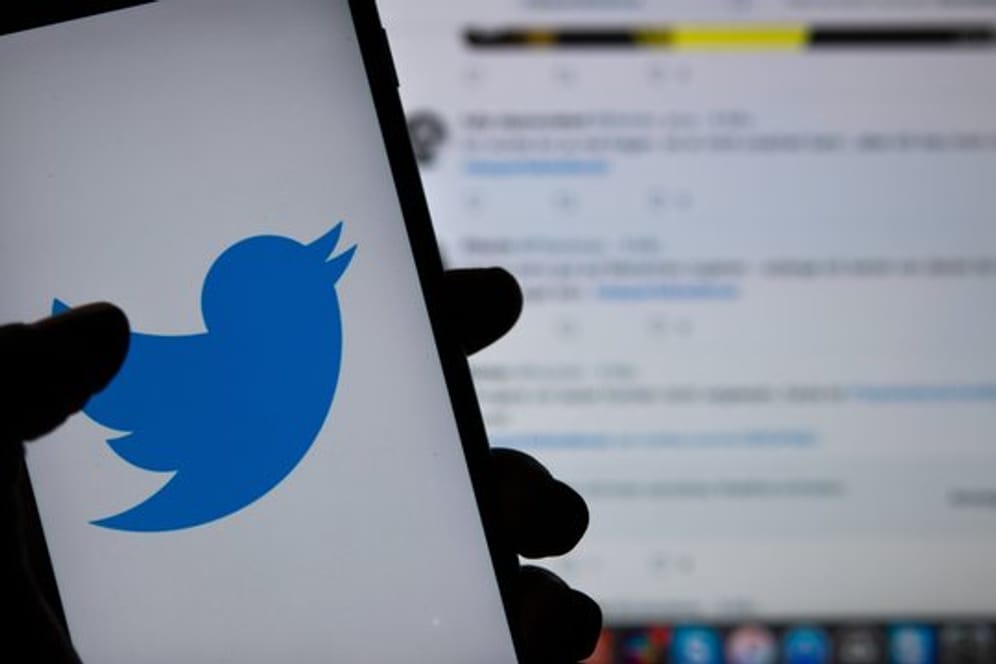 Der Kurznachrichtendienst Twitter hat bis auf weiteres die Funktion, Tweets auch per SMS versenden zu können, abgeschaltet.