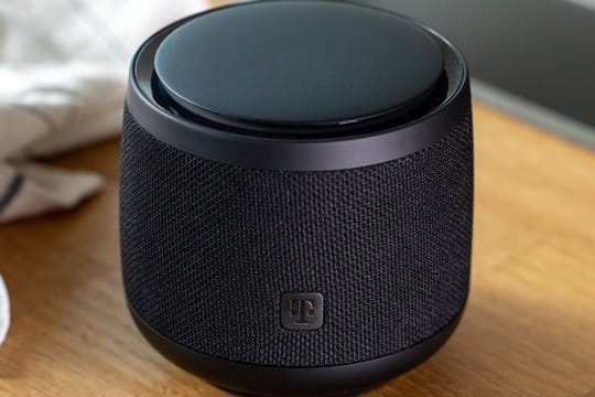 Ab sofort erhältlich: Premiere feierte der Smart Speaker der Telekom schon auf der IFA 2018 - nun gibt es ihn auch im Handel.