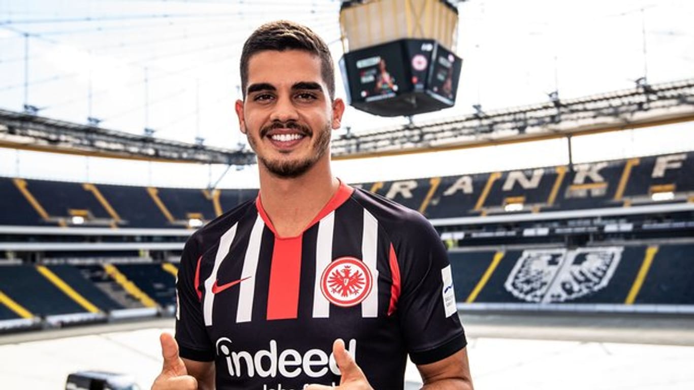 Der 23 Jahre alte Portugiese André Silva war für zwei Jahre vom AC Mailand ausgeliehen worden.