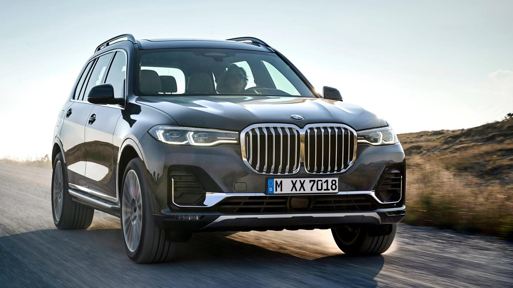 BMW X7: Mit einer Länge von 5,15 Metern und mindestens 2,4 Tonnen ist das SUV eines der größten Autos auf dem deutschen Markt.