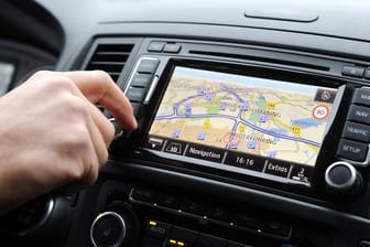 Beim Auto-Kauf stehen für Kunden in Deutschland integrierte Navigationsdienste an erster Stelle.