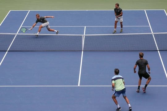 Kevin Krawietz und Andreas Mies (oben) unterliegen im Doppel Horacio Zeballos und Marcel Granollers.