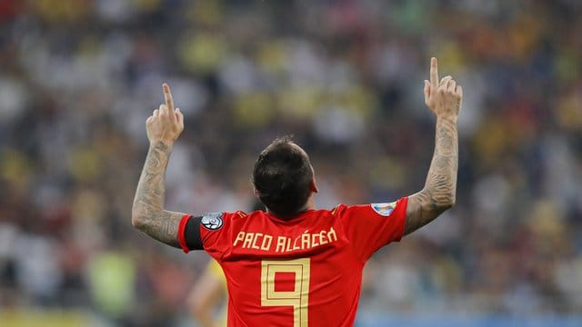 Beim 2:1-Sieg der Spanier im EM-Quali-Spiel gegen Rumänien hat auch Paco Alcacer getroffen. Beim 2:1-Sieg der Spanier im EM-Quali-Spiel gegen Rumänien hat auch Paco Alcacer getroffen.