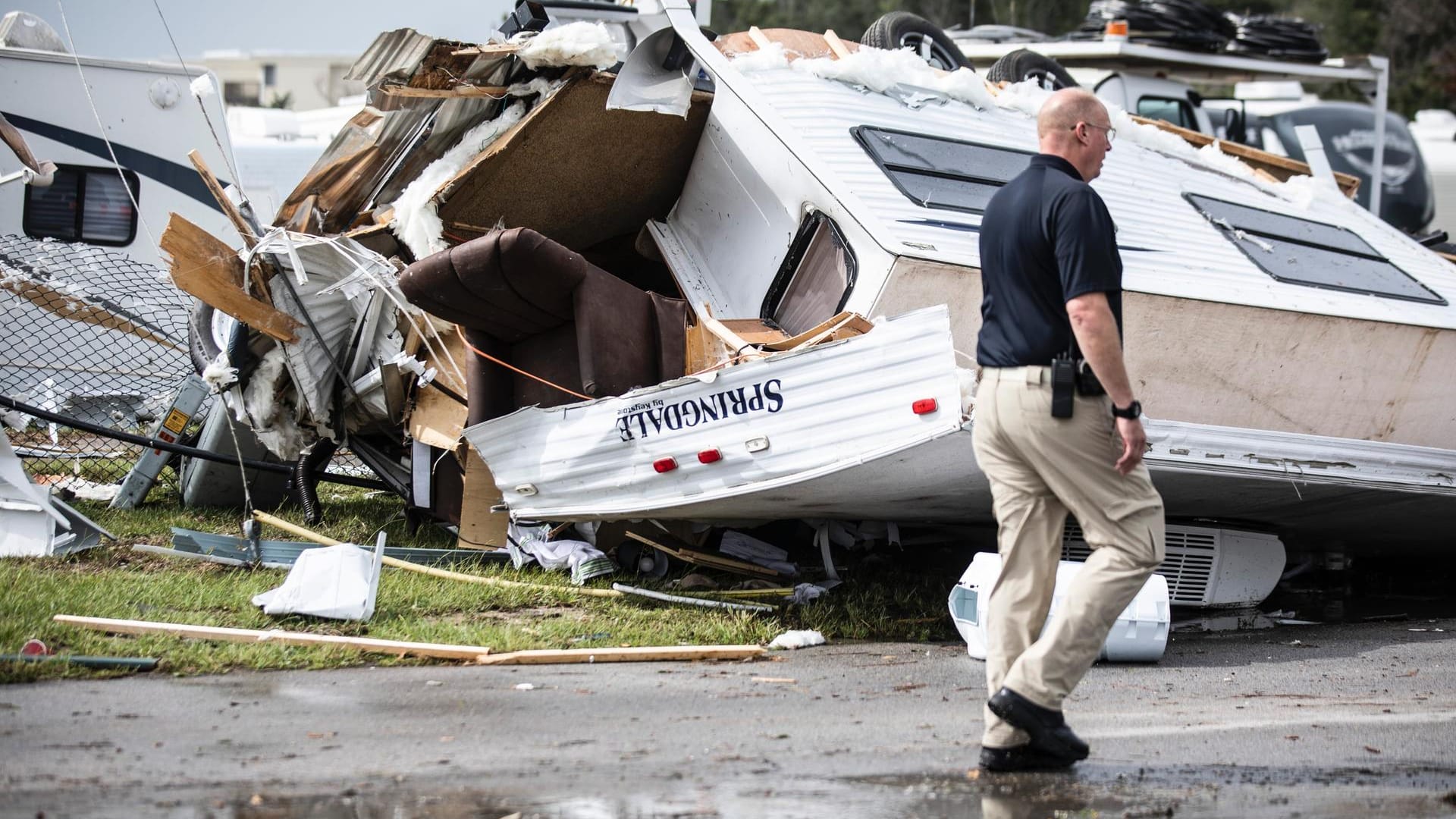 Ein Tornado hat in der Ortschaft Emerald Isle in North Carolina Verwüstung angerichtet