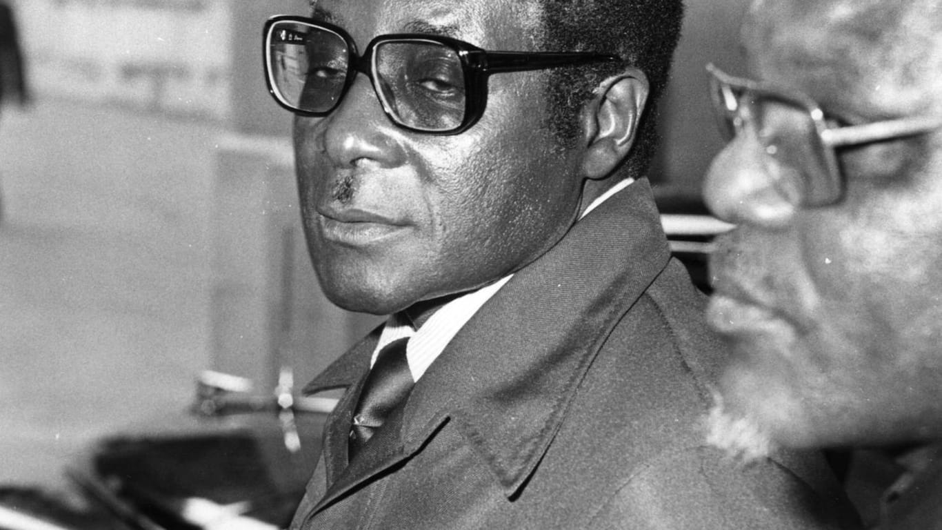 Robert Mugabe im Jahr 1979: Wenig später wurde er Ministerpräsident Simbabwes, dann Präsident Simbabwes. Bei seiner Absetzung war er das älteste Staatsoberhaupt weltweit.