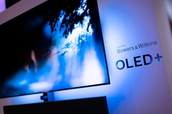 Fernseher: Mit Android TV ausgestattet sind Philips' neue OLED-TV-Serien 934 und 984 (Bild).