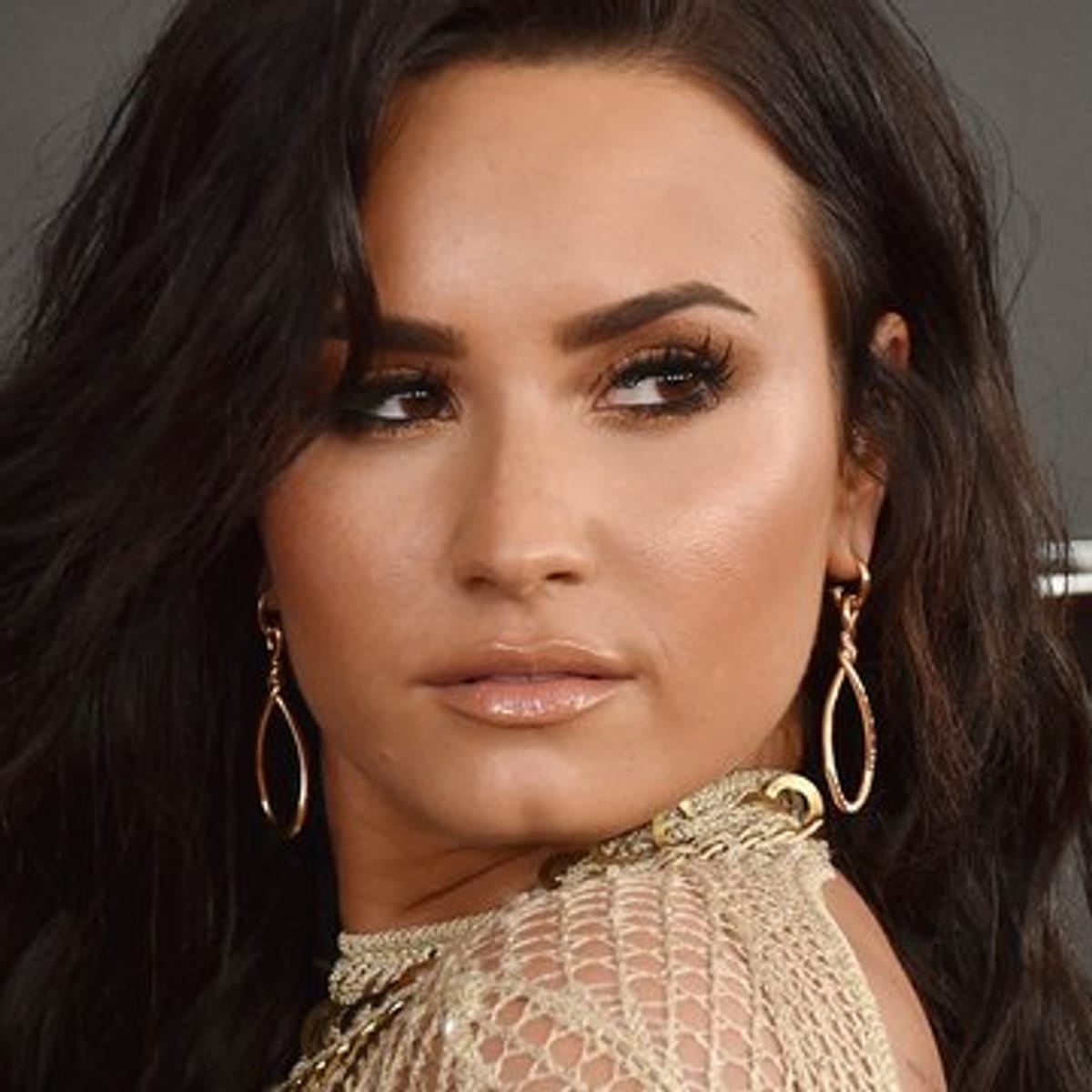 Demi Lovato dunkelbraunes Haar mit Highlights