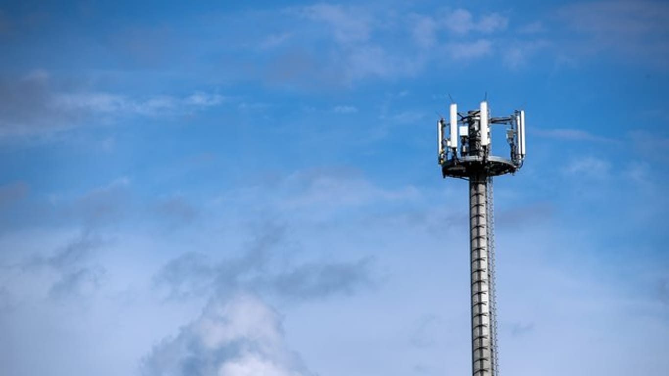 Funkmast: Im Zuge eines Vertrags zwischen den großen Mobilfunkanbietern und dem Bund sollen bis zu 1.400 neue Sendemasten errichtet werden.
