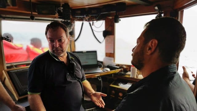 Kapitän Claus-Peter Reisch auf der Brücke des Rettungsschiffs "Eleonore". Kapitän Claus-Peter Reisch auf der Brücke des Rettungsschiffs "Eleonore".