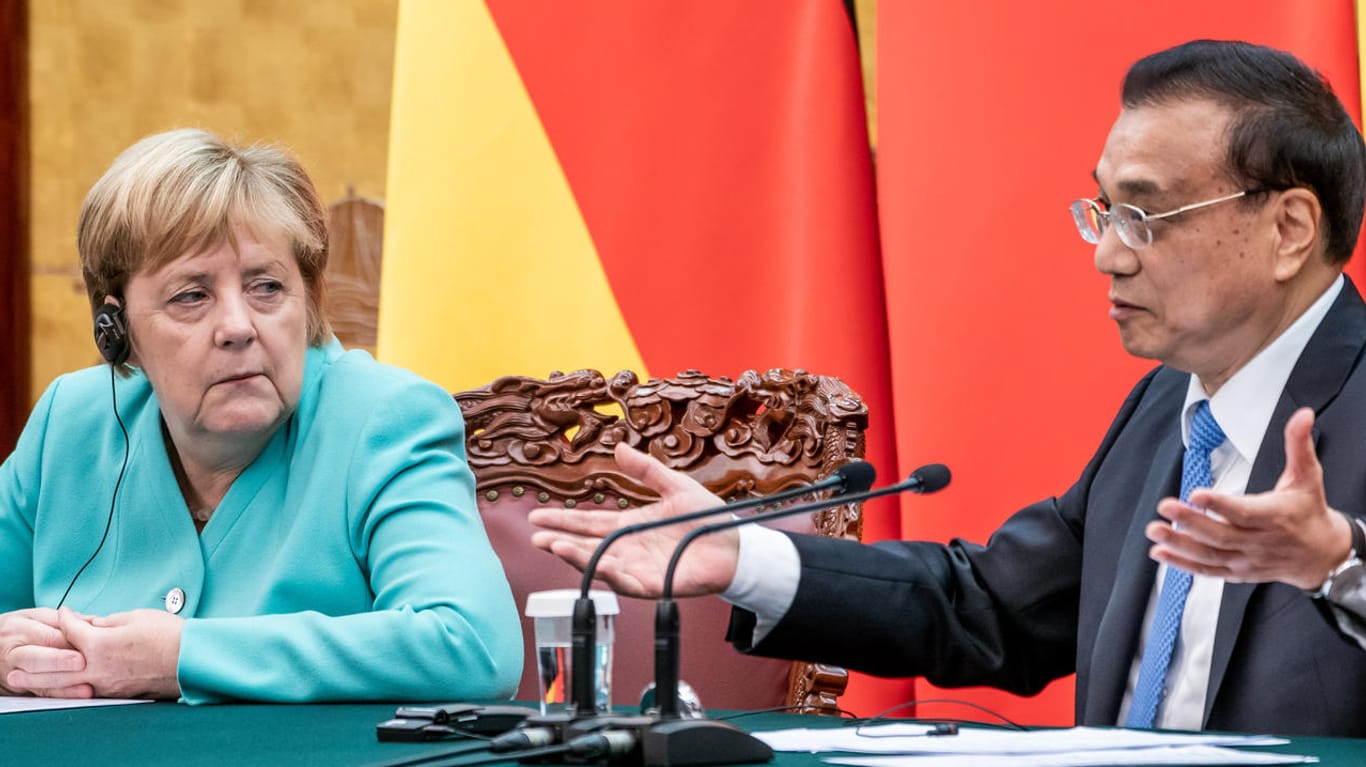 Wer ist hier der Boss? Die Regierungschefs von Deutschland und China, Angela Merkel und Li Keqiang, bei einer Pressekonferenz in Peking.