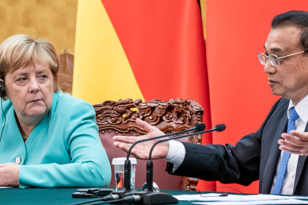 Wer ist hier der Boss? Die Regierungschefs von Deutschland und China, Angela Merkel und Li Keqiang, bei einer Pressekonferenz in Peking.