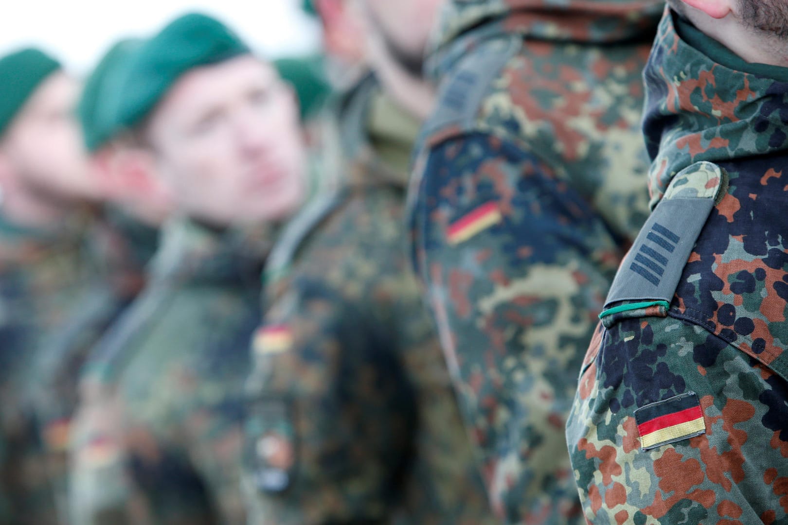 Bundeswehrsoldaten bei einem Appell in Oberviechtach.