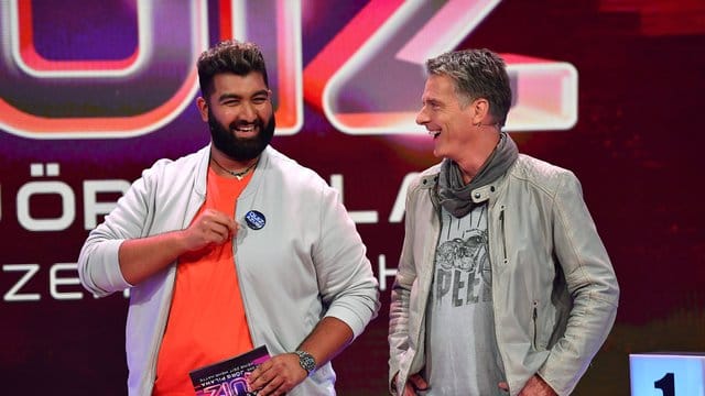 Comedian Faisal Kawusi (l) startet seine neue Show "Das Quiz, für das Jörg Pilawa keine Zeit mehr hatte".