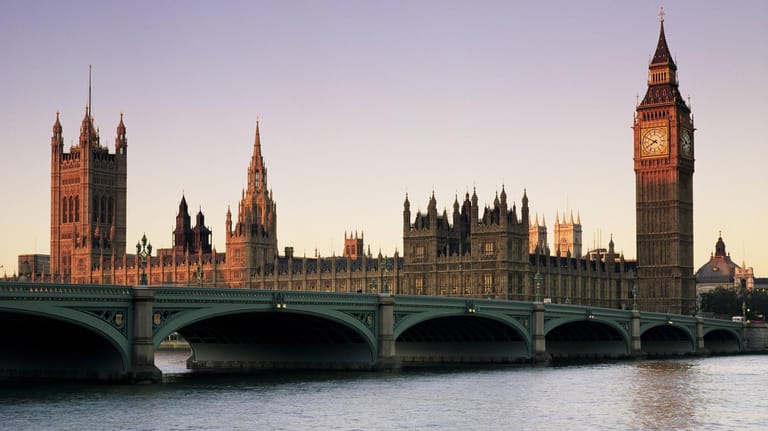 Die Houses of Parliament in London: Das britische Oberhaus hat ein Gesetz verabschiedet, das einen No-Deal-Brexit verhindern soll.