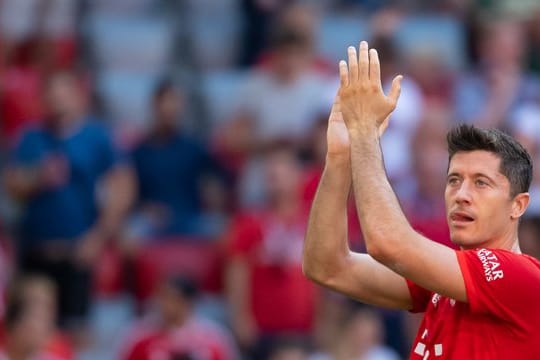 Hat erst kürzlich seinen Vertrag beim FC Bayern München verlängert: Torjäger Robert Lewandowski.