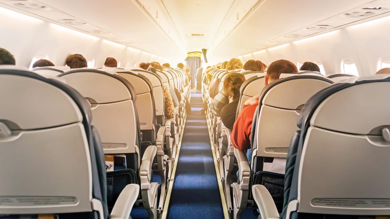 Sitzplätze im Flugzeug: Passagiere zahlen bei der Lufthansa für Sitzplatzreservierungen in der Premium Economy bald Geld.