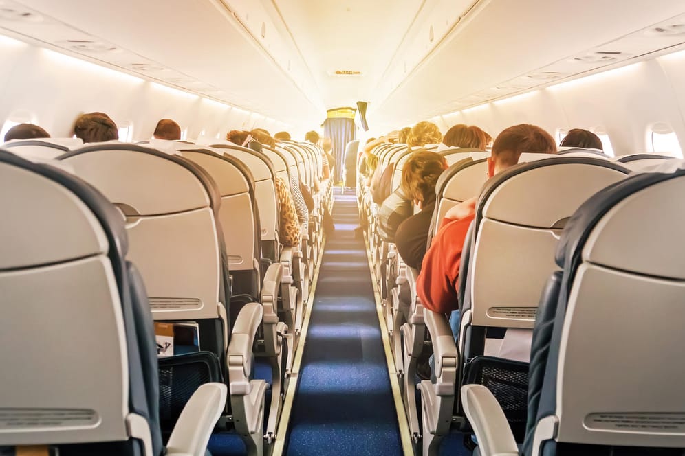 Sitzplätze im Flugzeug: Passagiere zahlen bei der Lufthansa für Sitzplatzreservierungen in der Premium Economy bald Geld.