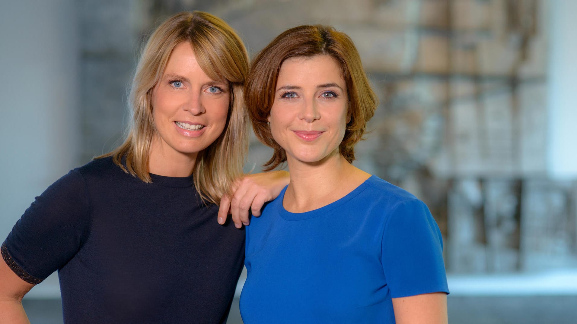 Die Moderatorinnen von "Hier spricht Berlin": Jessy Wellmer (li.) und Eva-Maria Lemke.