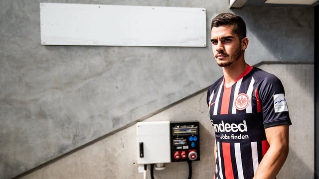 André Silva traf doppelt bei seinem Debüt für Eintracht Frankfurt.