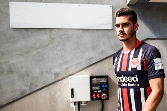 André Silva traf doppelt bei seinem Debüt für Eintracht Frankfurt.