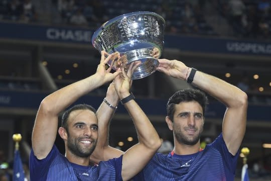 Juan Sebastian Cabal (l) und Robert Farah aus Kolumbien gewannen die US Open.