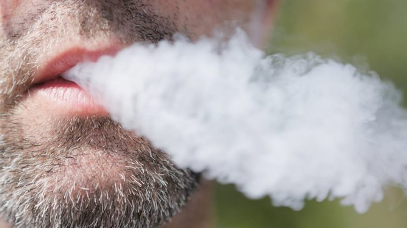 In den USA gibt es immer mehr Meldungen ungeklärter Lungenerkrankungen, die nach dem Konsum von E-Zigaretten auftreten.