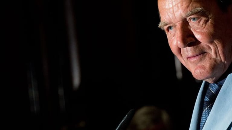 Altkanzler Gerhard Schröder (SPD): "Laschet macht einen guten Job."