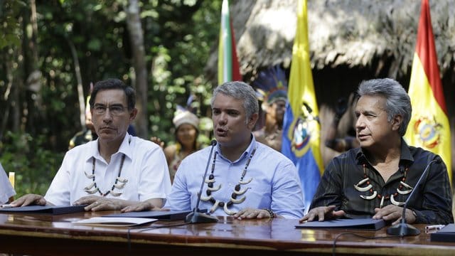 Kolumbiens Präsident Ivan Duque zwischen seinem Amtskollegen aus Peru, Martin Vizcarra (l), und Ecuadors Präsident Lenin Moreno. Kolumbiens Präsident Ivan Duque zwischen seinem Amtskollegen aus Peru, Martin Vizcarra (l), und Ecuadors Präsident Lenin Moreno.