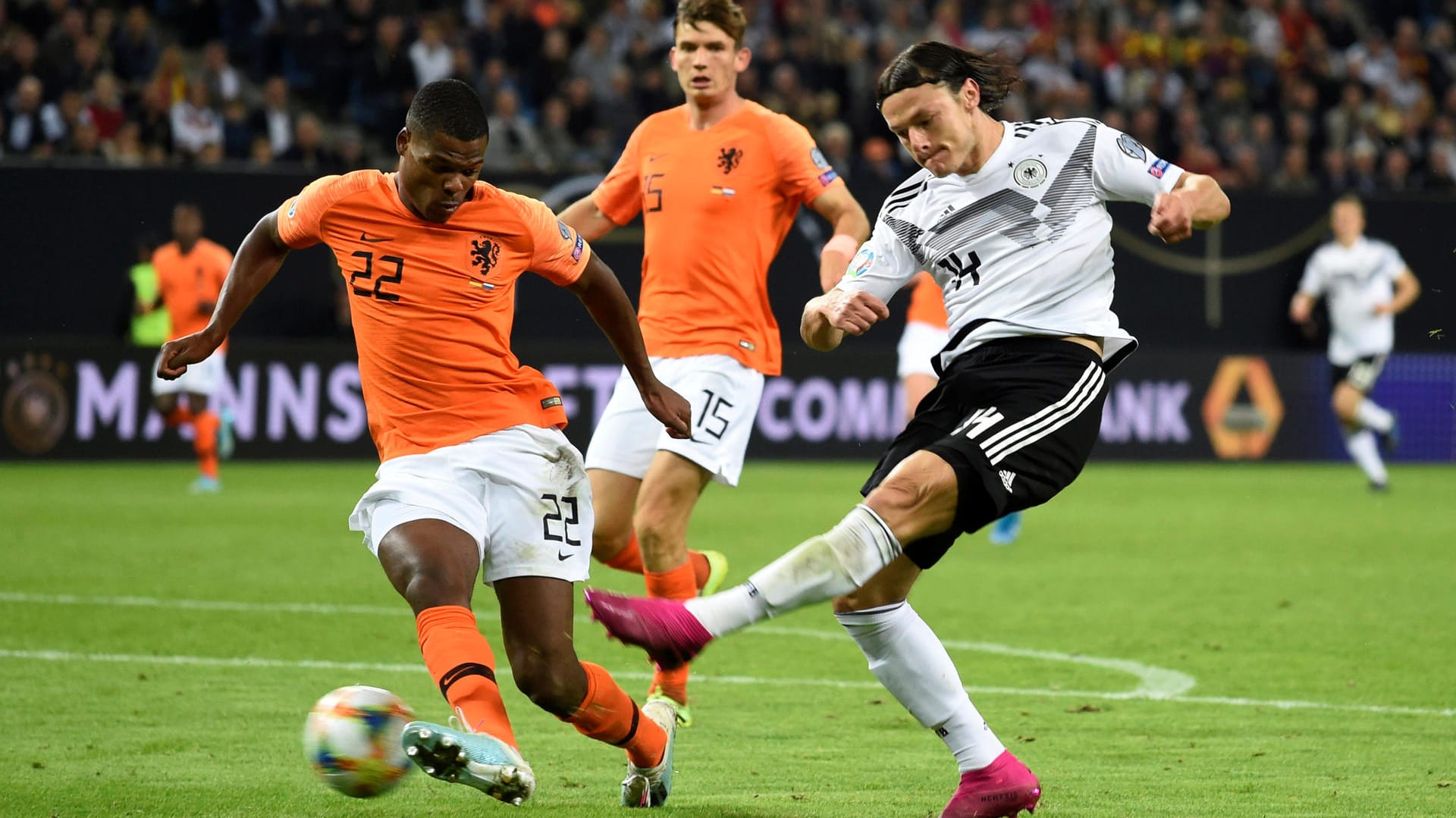 Nico Schulz: Der Linksverteidiger fällt für das Spiel gegen Nordirland aus. Nico Schulz: Der Linksverteidiger fällt für das Spiel gegen Nordirland aus.