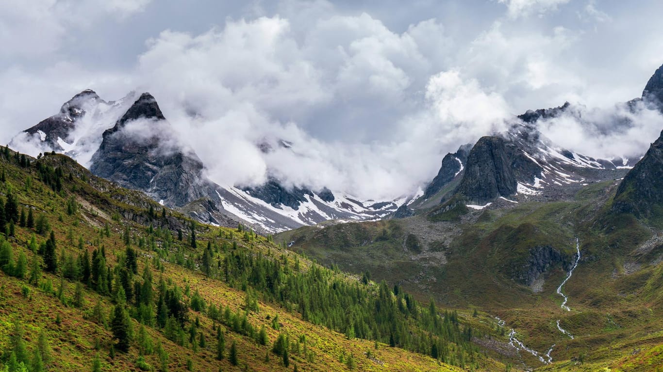 Ötztaler Alpen in Österreich: Ein deutscher Bergsteiger ist in eine Gletscherspalte gestürzt und gestorben.