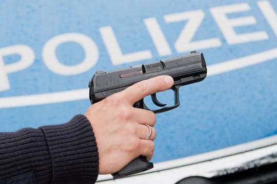 Heftiger Streit in Hamm: Angreifer sticht Jugendlichen im Beisein der Polizei nieder.
