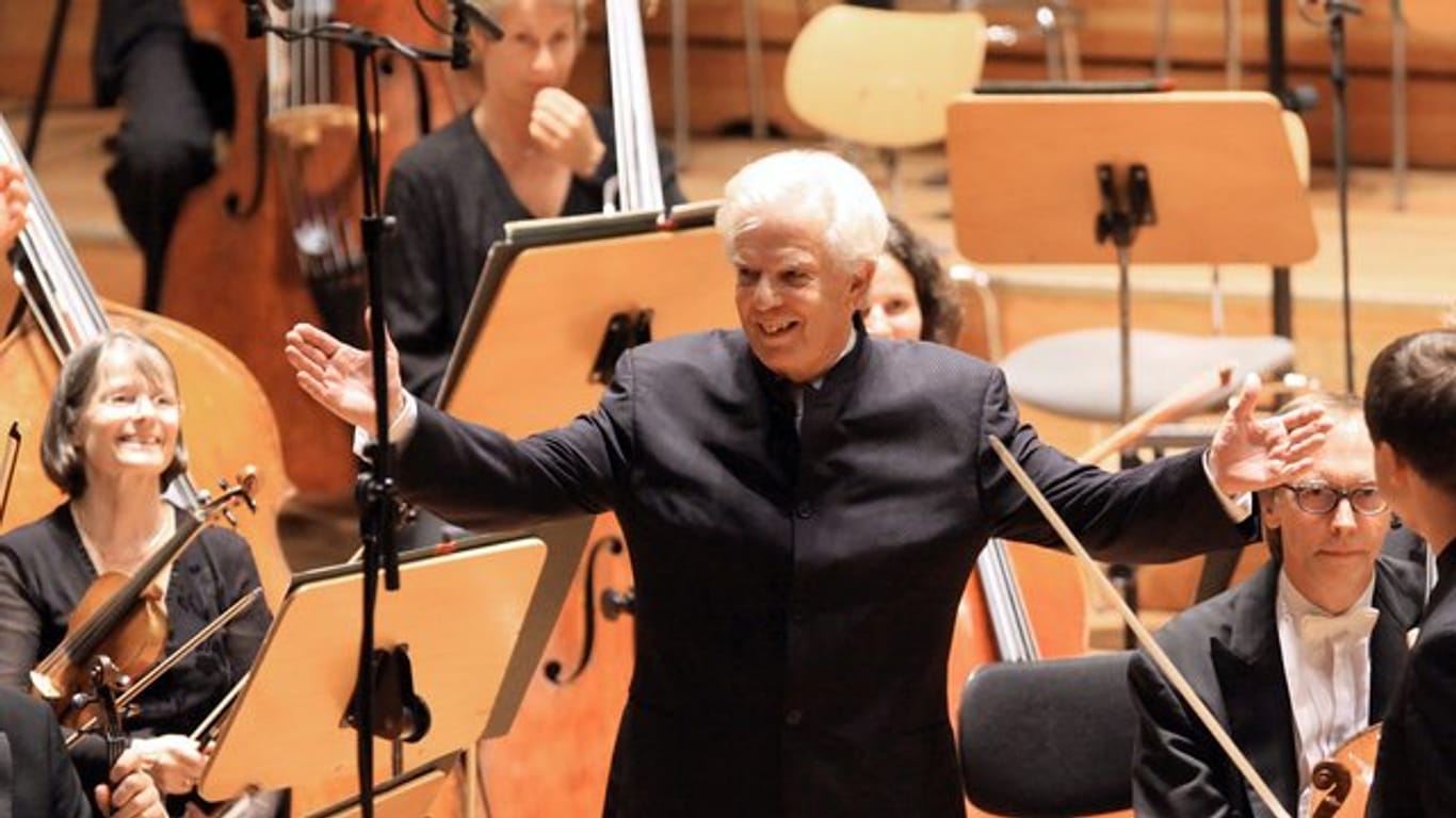 Stardirigent Christoph von Dohnanyi (M) will auch mit 90 Jahren noch am Pult stehen.