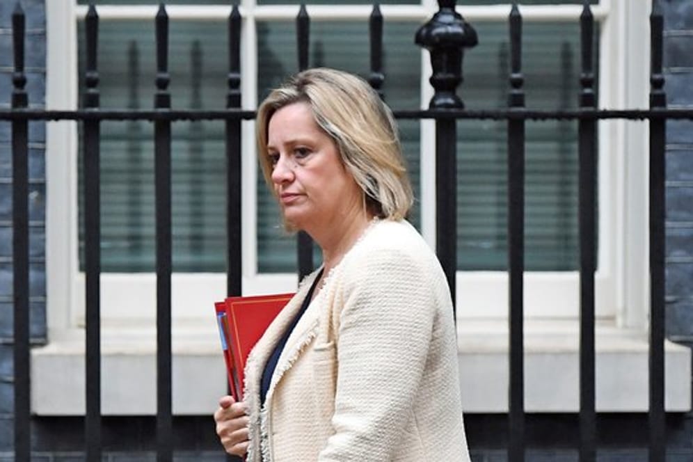 Amber Rudd verlässt nach einer Kabinettssitzung 10 Downing Street.