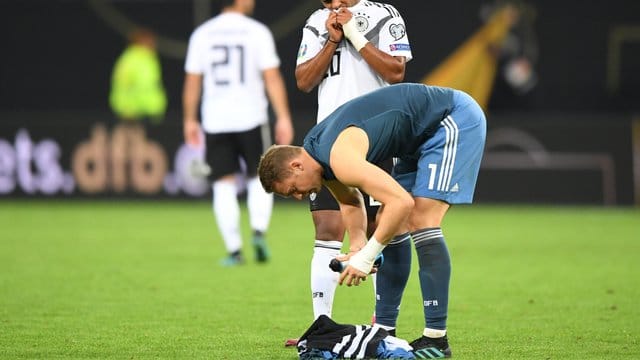 Nach der Niederlage gegen die Niederlande stehen Manuel Neuer und das DFB-Team in Nordirland unter Druck. Nach der Niederlage gegen die Niederlande stehen Manuel Neuer und das DFB-Team in Nordirland unter Druck.