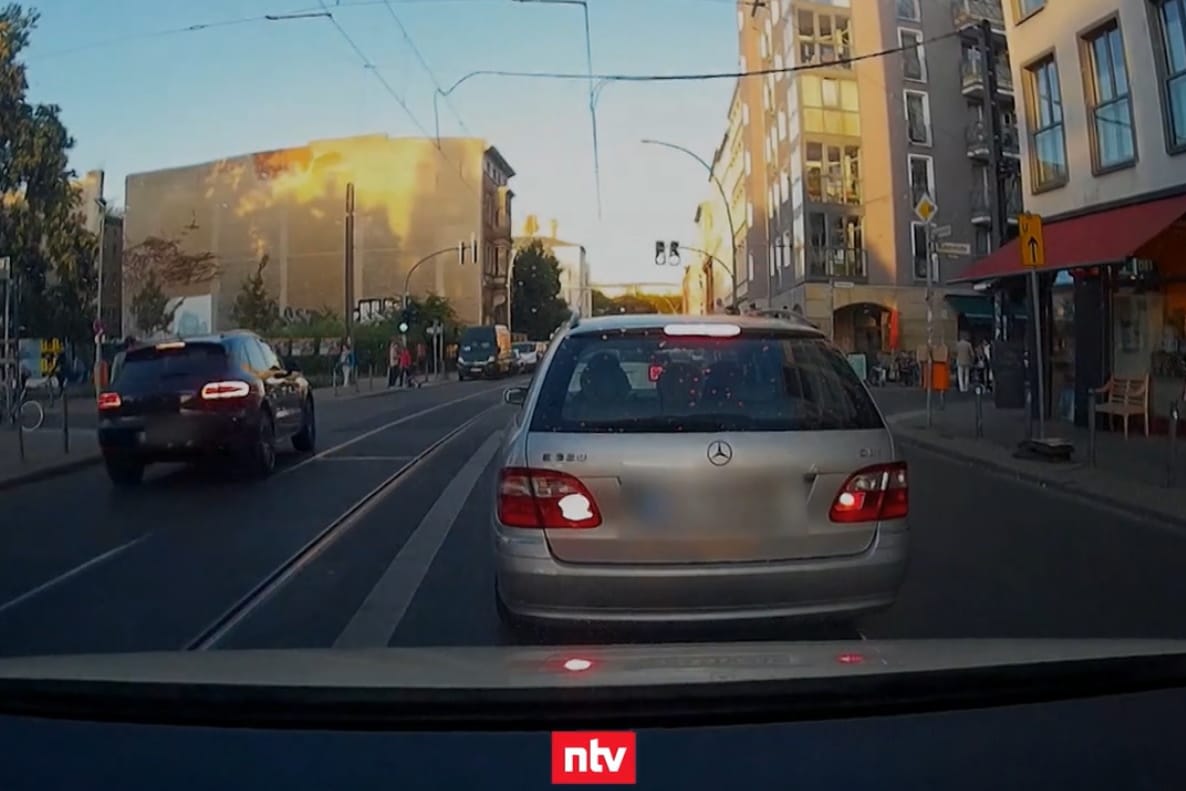 Screenshot von n-tv: Das mit einer sogenannten Dashcam aufgenommene Video soll den tödlichen Unfall zeigen.