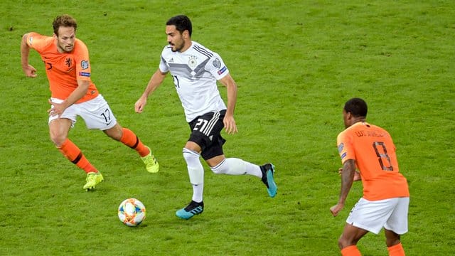Gündogan (M) fällt im EM-Qualifikationsspiel gegen Noprdirland krankheitsbedingt aus. Gündogan (M) fällt im EM-Qualifikationsspiel gegen Noprdirland krankheitsbedingt aus.