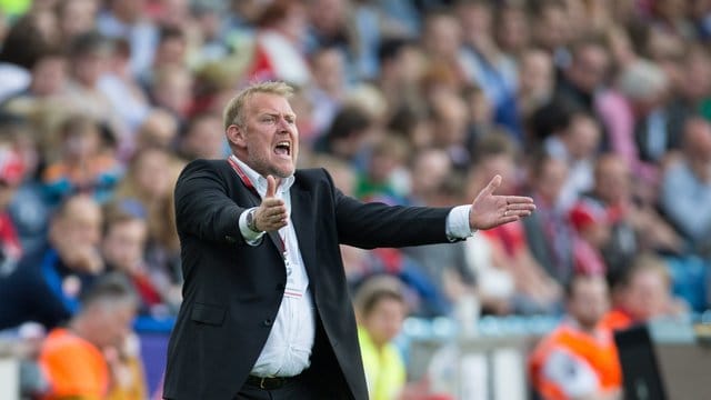 Robert Prosinecki ist als Nationaltrainer von Bosnien-Herzegowina zurückgetreten. Robert Prosinecki ist als Nationaltrainer von Bosnien-Herzegowina zurückgetreten.