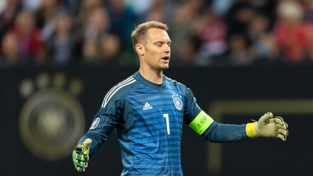 Kapitän Manuel Neuer wird im EM-Qualispiel der deutschen Nationalmannschaft gegen Nordirland im Tor stehen. Kapitän Manuel Neuer wird im EM-Qualispiel der deutschen Nationalmannschaft gegen Nordirland im Tor stehen.