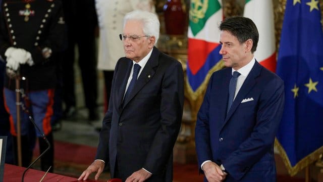 Der italienische Premierminister Giuseppe Conte (r. Der italienische Premierminister Giuseppe Conte (r.