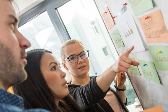 In vielen Bundesländern bekommen Arbeitnehmer freie Tage für Weiterbildungen.