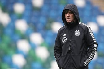 Bundestrainer Joachim Löw erwartet ein schweres Spiel in Nordirland.