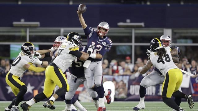 Quarterback Tom Brady (M.