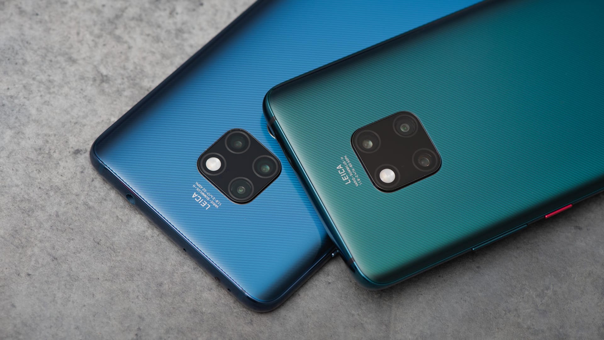 Zwei Huawei-Smartphones liegen aufeinander: Am 19.09.2019 wird das neue Spitzenmodell, das Huawei Mate 30, vorgestellt.