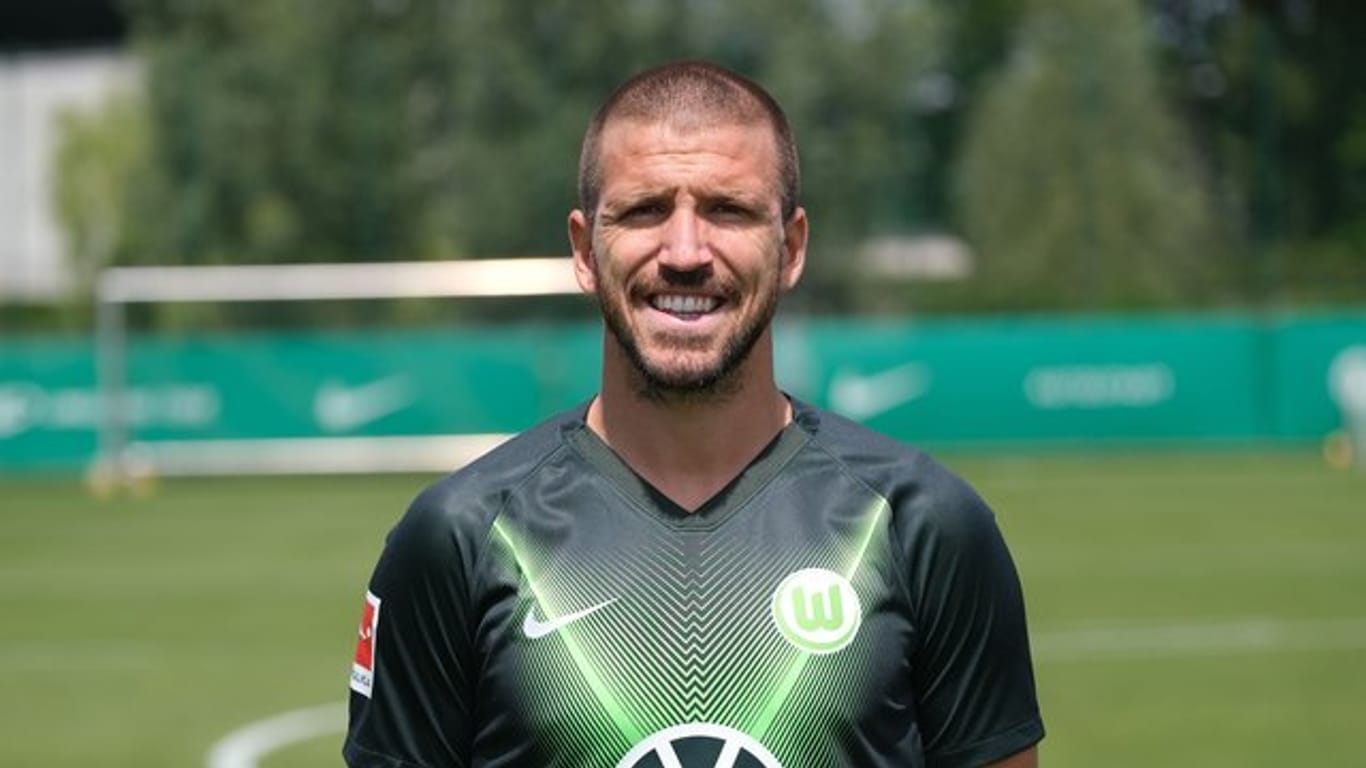 Ignacio Camacho vom VfL Wolfsburg bangt nach zwei Operationen am Sprunggelenk um die Fortsetzung seiner Karriere.