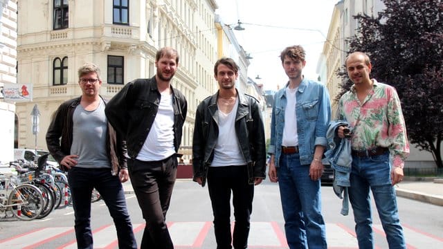 Lukas Hasitschka, Marco Michael Wanda (eigentlich Michael Marco Fitzthum), Manuel Christoph Poppe, Christian Hummer und Reinhold Weber sind Wanda. Lukas Hasitschka, Marco Michael Wanda (eigentlich Michael Marco Fitzthum), Manuel Christoph Poppe, Christian Hummer und Reinhold Weber sind Wanda.