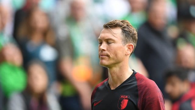 Stephan Lichtsteiner spielt für den FC Augsburg.