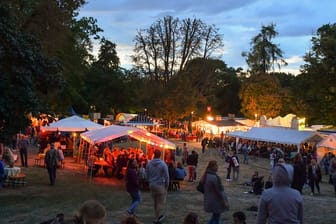 Besucher des 85. Weinmarkts in Mainz: Veranstalter, Aussteller und Polizei äußerten sich sehr zufrieden.