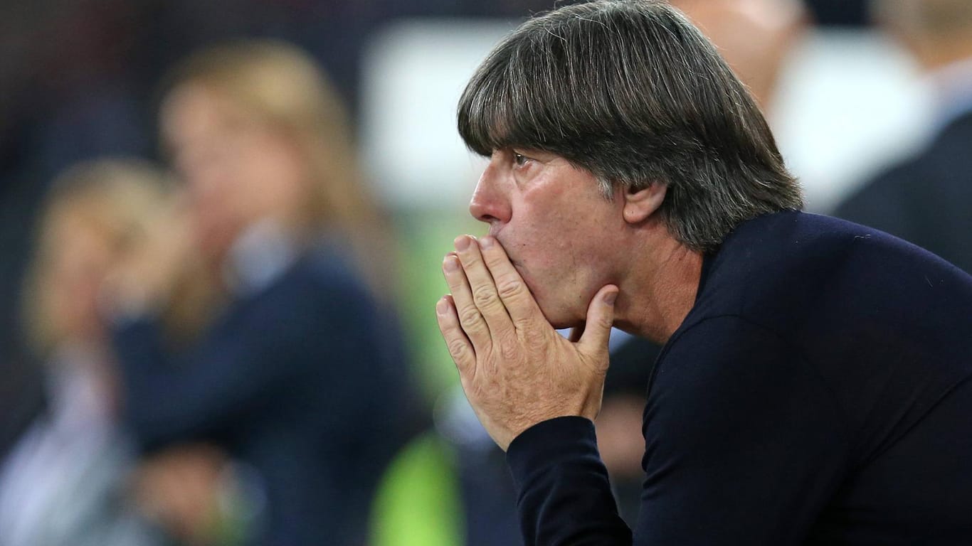 Was passiert, wenn... Nicht nur Bundestrainer Joachim Löw wird sich die EM-Quali-Gruppe C in den kommenden Wochen ganz genau anschauen.