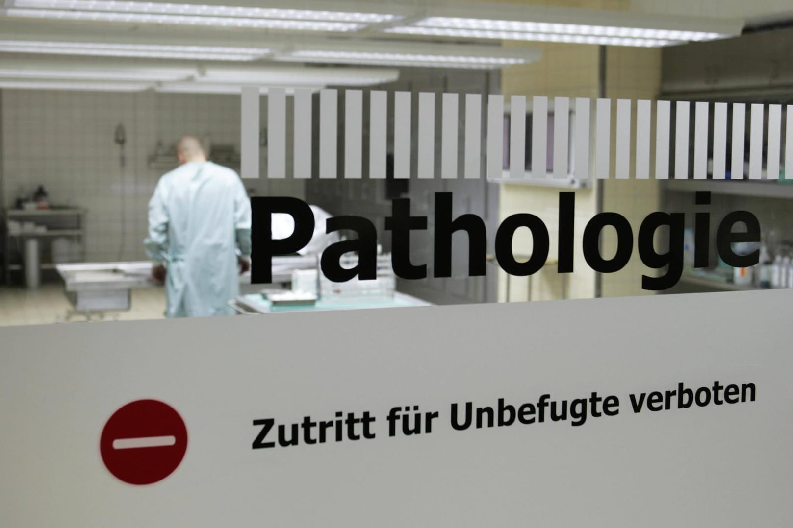 Pathologie: In Saarbrücken ermittelt die Staatsanwaltschaft gegen einen Mediziner. (Symbolbild)