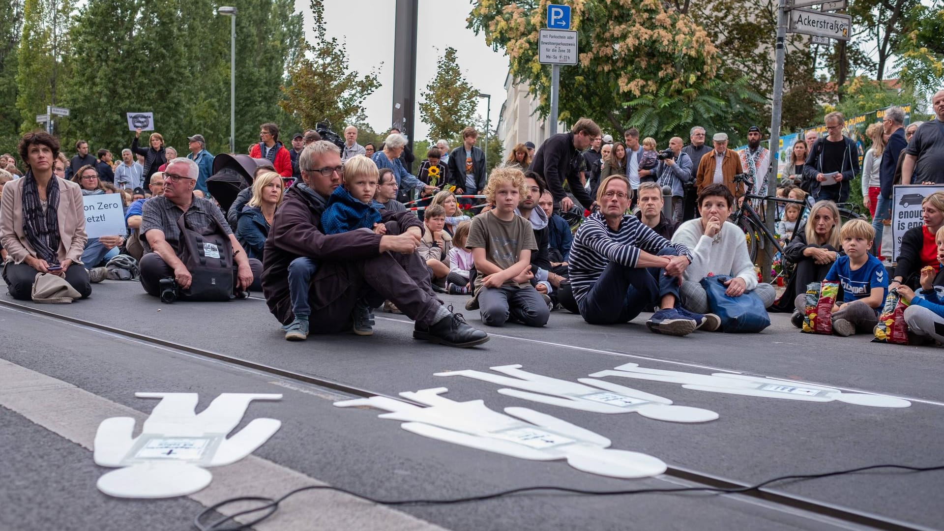 Mahnwache in Berlin: Nachdem ein Porsche-SUV 2019 auf den Gehweg in eine Fußgängergruppe gerast ist, starben hier vier Fußgänger.